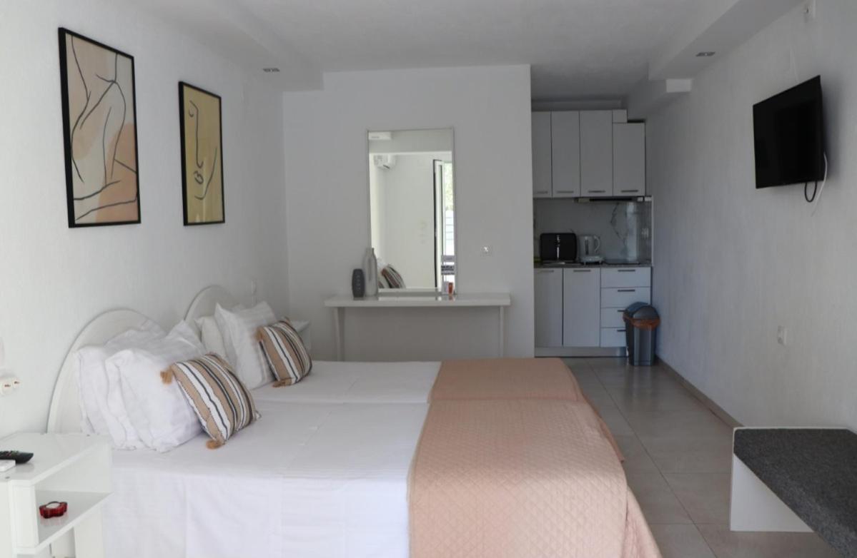 Fiosal Apartments 1 Skiathos Exterior photo